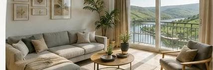 Wohnzimmer mit Balkon